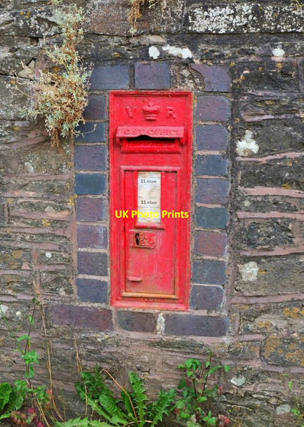 Photo 6"x4" Queen Victoria wall-mounted postbox, Ford Street, Stapleton, Herefs Presteigne\/Llanandras c2021