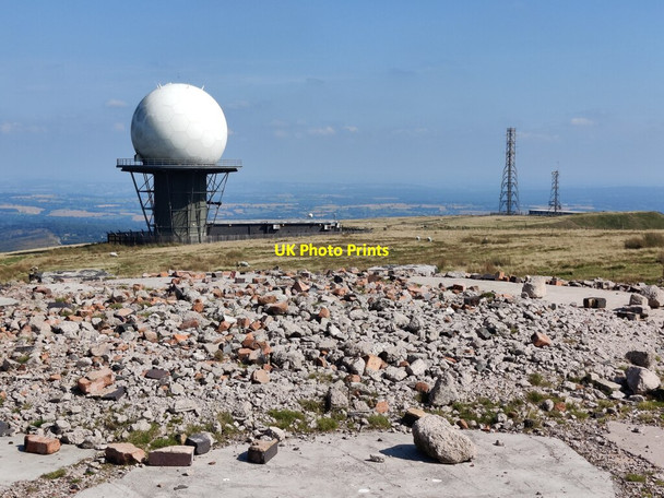 Photo 6"x4" The summit of Titterstone Clee Hill Dhustone c2021