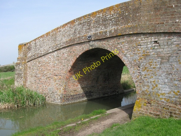 Photo 6"x4" Aylesbury Arm: Bridge No 11 \u00e2\u0080\u0093 showing the brickwork of a \u00e2\u0080\u009cStandard\u00e2\u0080\u009d Canal Bridge Broughton\/SP8413 c2009