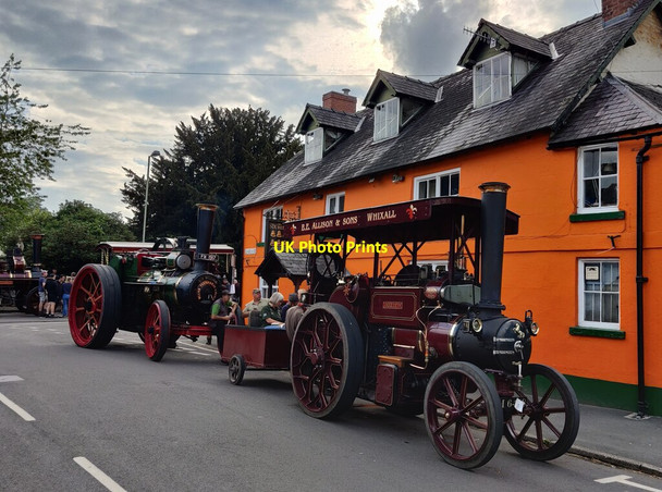 Photo 6"x4" Steam engines outside the Six Bells public house Newport\/SO3287 c2021