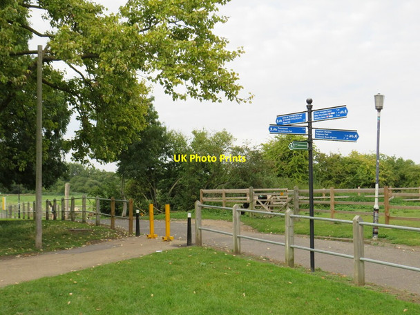 Photo 6"x4" Paths meet in Thamesmead Thamesmead c2021