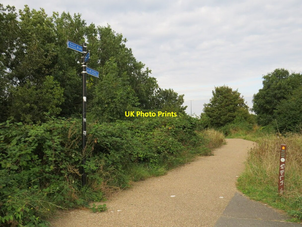 Photo 6"x4" Ridgeway path, Thamesmead Thamesmead c2021