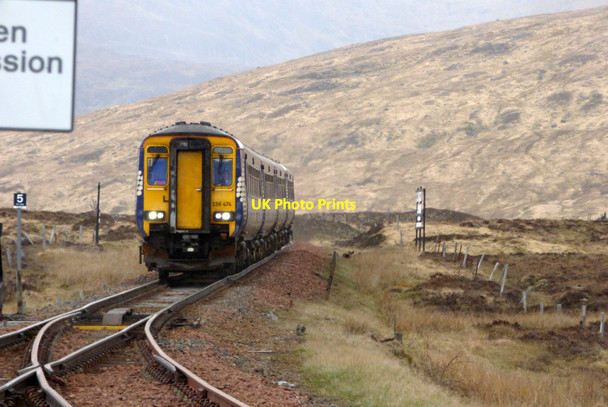 Photo 6"x4" Train approaching Corrour station Corrour Station c2021