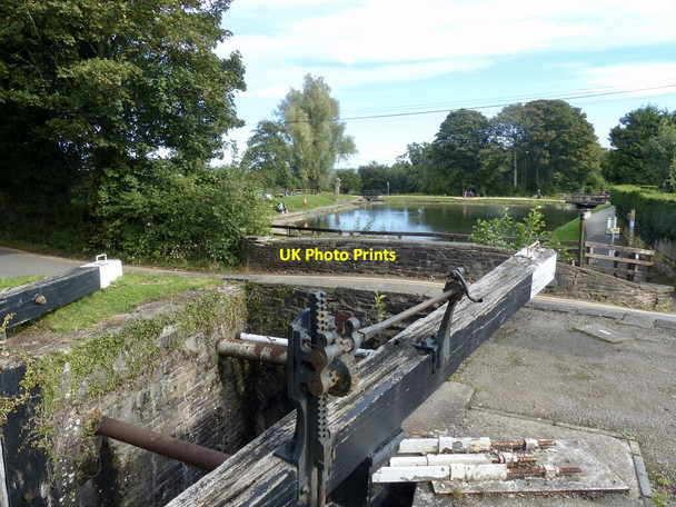 Photo 6"x4" Lock and bridge, Fourteen Locks, Newport Cefn\/ST2788 c2021