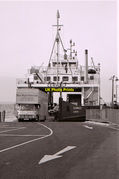 Photo 6"x4" Ferry at Yarmouth Yarmouth c1977