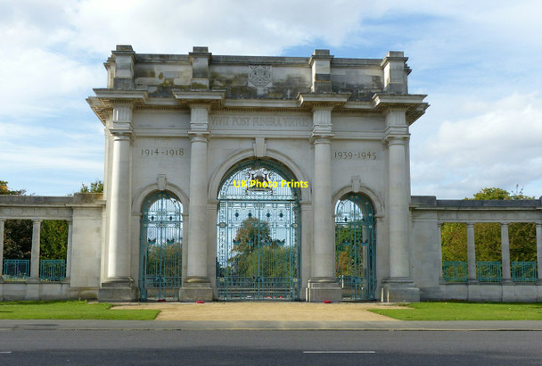 Photo 6"x4" Entrance Gates to Memorial Gardens, Victoria Embankment West Bridgford c2021