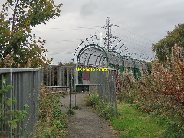 Photo 6"x4" Footbridge over the WCML at Overtown Wishaw\/NS7955 c2021