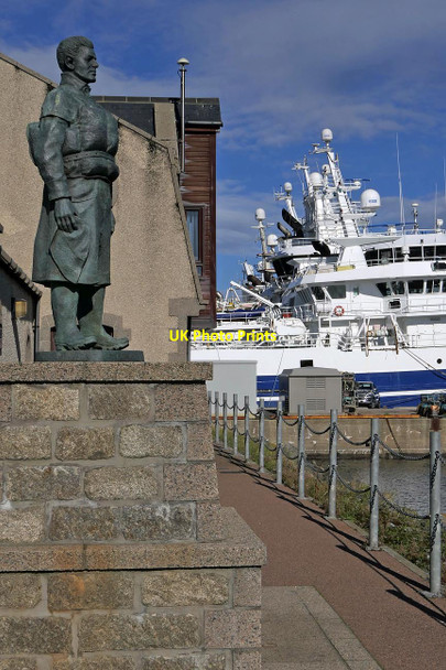 Photo 6"x4" Memorial, Fraserburgh Harbour, Aberdeenshire Fraserburgh c2021