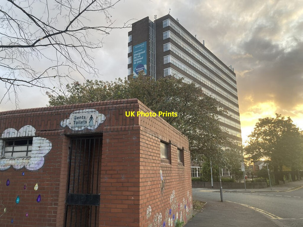 Photo 6"x4" Trafford House and Public Toilets  Salford\/SJ8098 c2021