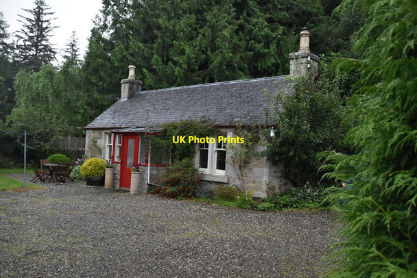 Photo 6"x4" A Stone cottage Pitlochry c2021