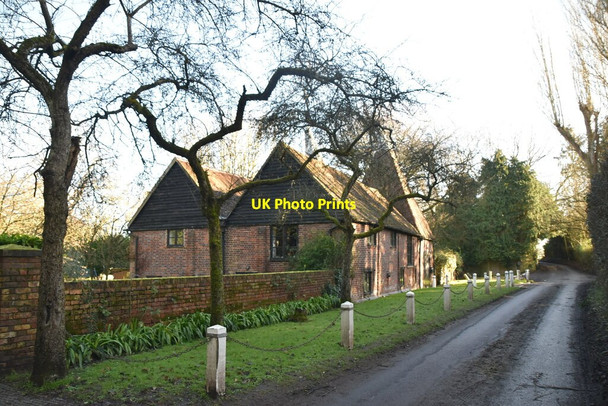 Photo 6"x4" Park Gate Oast Maypole\/TQ4963 c2021 P1