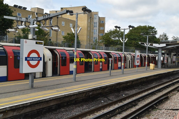 Photo 6"x4" West Ruislip Underground Station Ruislip c2021 P1