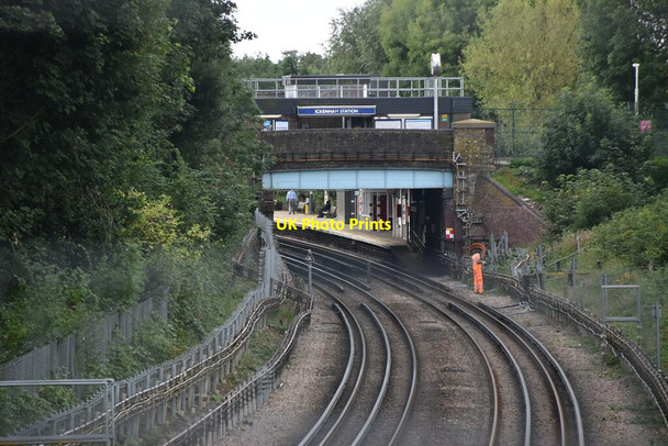 Photo 6"x4" Ickenham Underground Station Ruislip c2021