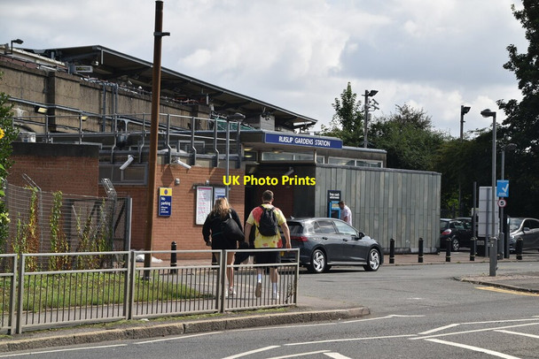 Photo 6"x4" Ruislip Gardens Station Ruislip c2021