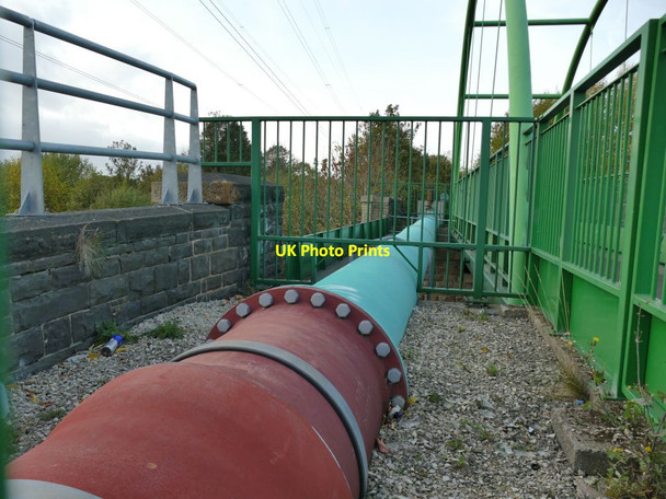 Photo 6"x4" Gas pipe alongside the Spen Valley Greenway  Dewsbury c2021