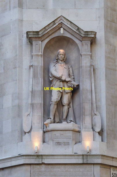 Photo 6"x4" Statue of John Bunyan London c2021