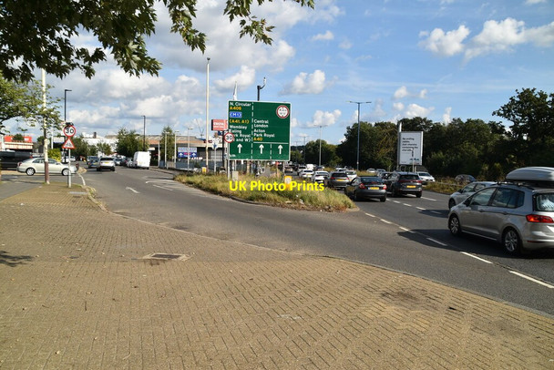 Photo 6"x4" B456, A40 junction Ealing c2021