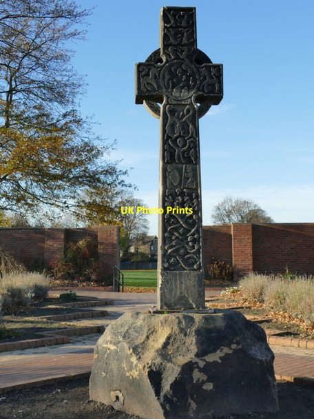 Photo 6"x4" Cross in Bramley Park Pudsey\/SE2233 c2021