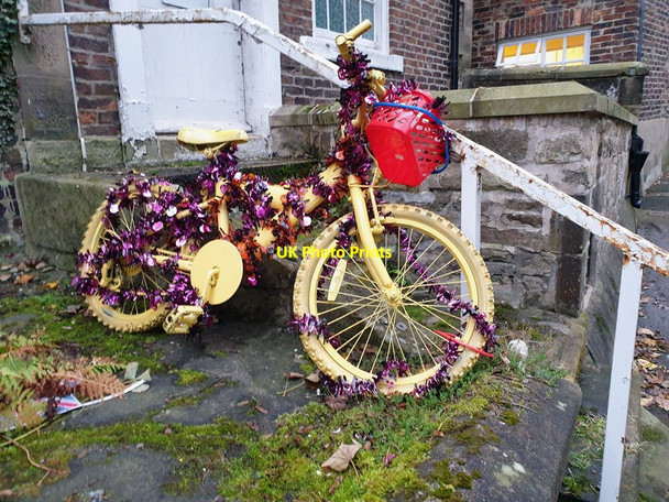 Photo 6"x4" Yellow bike on Hallgate Hexham c2021
