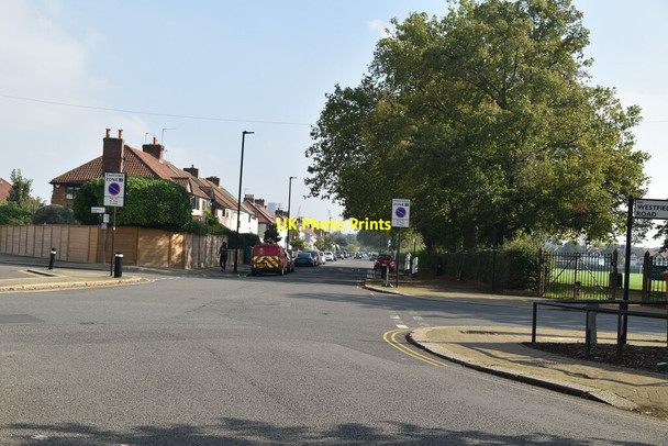 Photo 6"x4" Saxon Drive, Allan Way junction Acton\/TQ2080 c2021