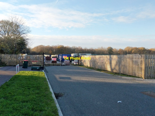 Photo 6"x4" Current end of Foxglove Drive, Forge Wood, Crawley Black Corner c2021