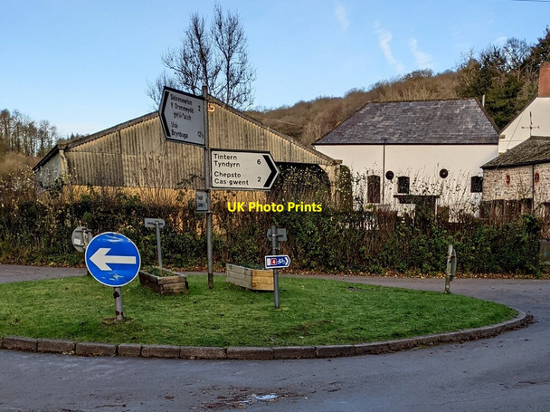 Photo 6"x4" Grassy roundabout, Mounton, Monmouthshire Chepstow\/Cas-Gwent c2021