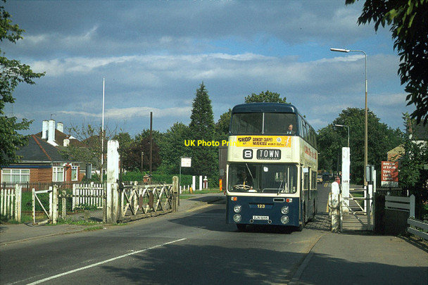 Photo 6"x4" Station Road level crossing, New Waltham \u00e2\u0080\u0093 1978 New Waltham c1978