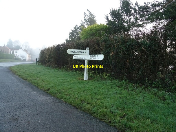 Photo 6"x4" Fingerpost on Church Lane, Nunburnholme Nunburnholme c2021