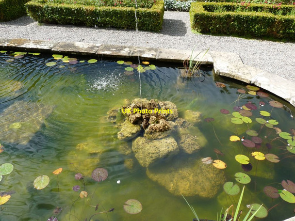 Photo 6"x4" Fountain in the Lily pond Tal-y-bont\/SH6070 c2014