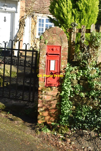 Photo 6"x4" Victorian postbox Crockham Hill c2021