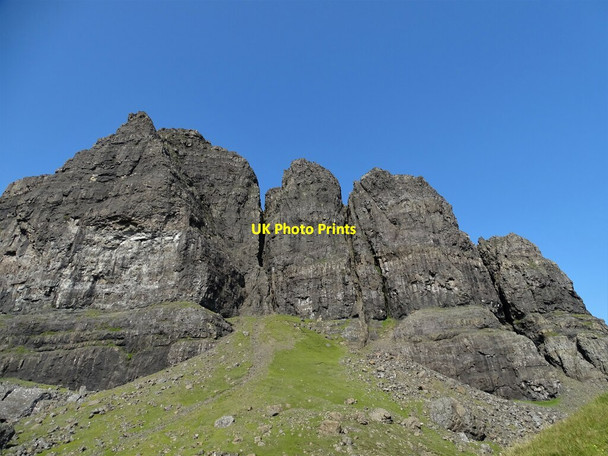 Photo 6"x4" The Storr cliff faces Coire Scamadal c2021