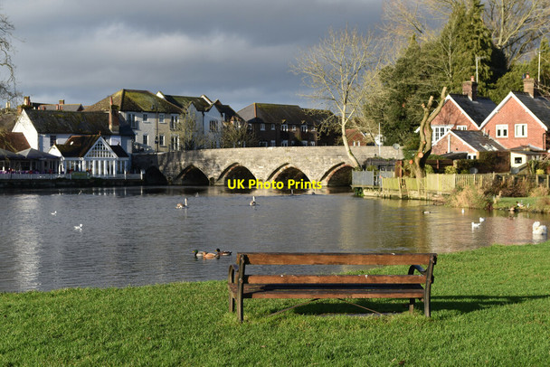 Photo 6"x4" Classic view of Fordingbridge, on a winter afternoon Fordingbridge c2021
