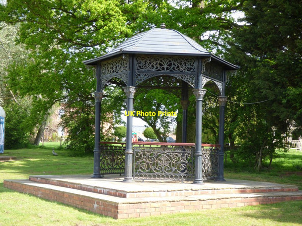 Photo 6"x4" Iron Gazebo Wootton\/SJ3427 c2017 P2