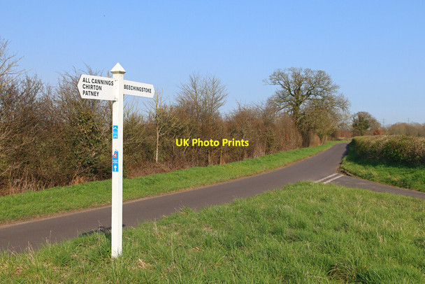 Photo 6"x4" Road Junction Patney c2021