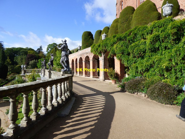 Photo 6"x4" The Balustrade with the lead statues Welshpool\/Y Trallwng c2016