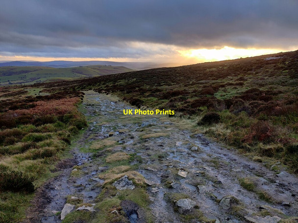 Photo 6"x4" Cross Britain Way descending the Stiperstones Bo c2022