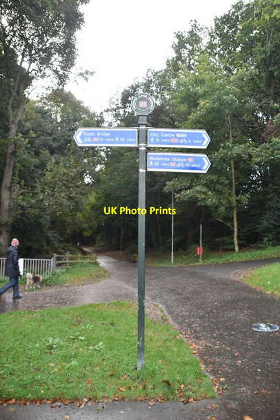 Photo 6"x4" Waymarkers, Waterside Greenway Londonderry\/C4316 c2021