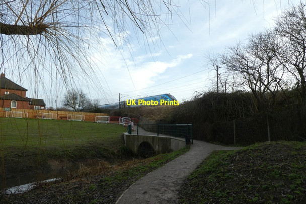 Photo 6"x4" Train passing Holgate Millennium Green York\/SE5951 c2022