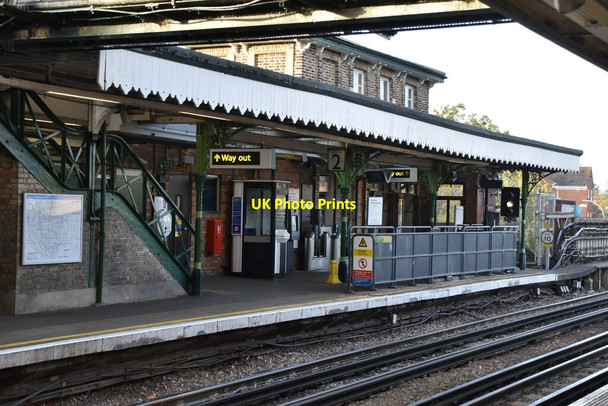 Photo 6"x4" Snaresbrook Station Wanstead c2021 P1