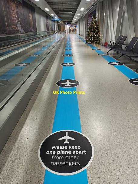 Photo 6"x4" Airside at Edinburgh Airport Gogar\/NT1672 c2022