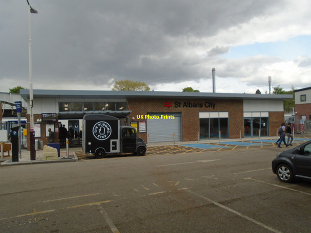 Photo 6"x4" New entrance to St Albans City Station, platform 4 St Albans c2021