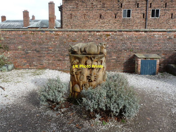 Photo 6"x4" Carved wooden stump Dunham Town c2012