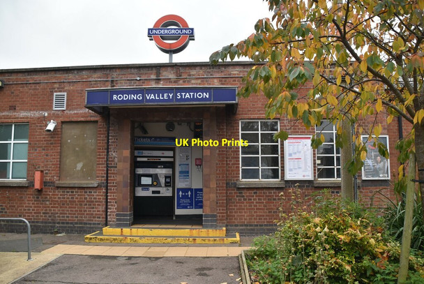 Photo 6"x4" Roding Valley Station Woodford\/TQ4091 c2021 P1