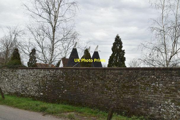 Photo 6"x4" Great Fowle Hall Oast Gain Hill c2021
