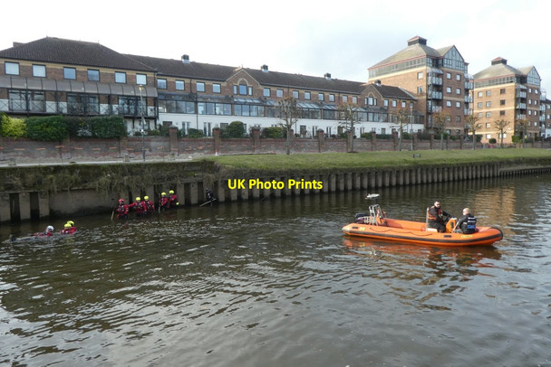 Photo 6"x4" York Rescue Boat training York\/SE5951 c2022