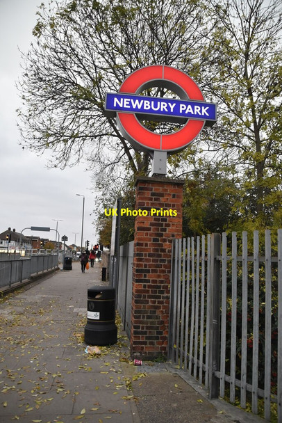 Photo 6"x4" Newbury Park Station Ilford\/TQ4486 c2021