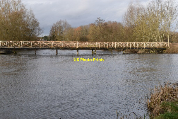 Photo 6"x4" Bridge carrying footpath over weir, Sulhamstead Sheffield Bottom c2022