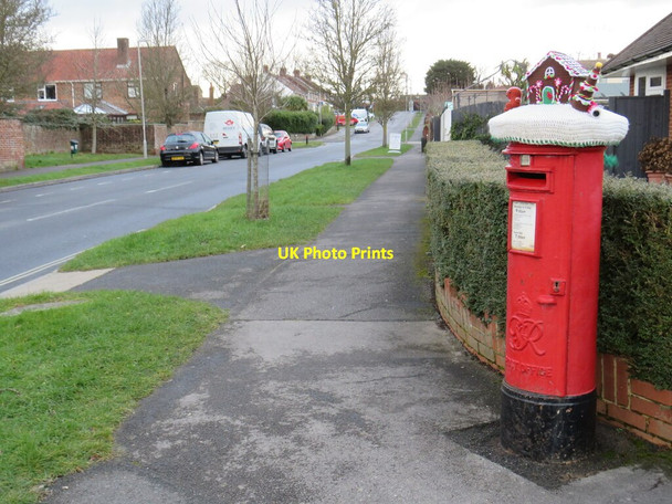 Photo 6"x4" Post box on Moorland Way, Upton, near Poole Beacon Hill\/SY9794 c2022