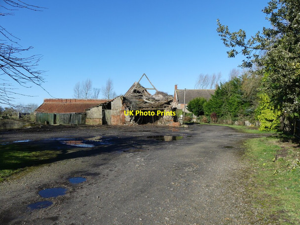 Photo 6"x4" Ruined barn at  Whittleton's Farm Happisburgh Common c2022