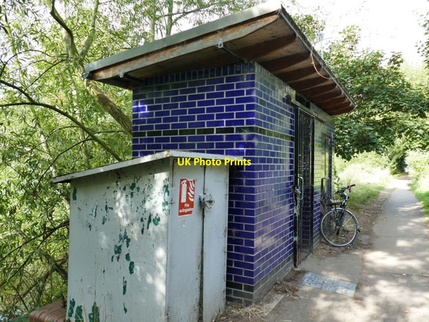 Photo 6"x4" Sanitation station by the Oxford Canal Oxford\/SP5106 c2021